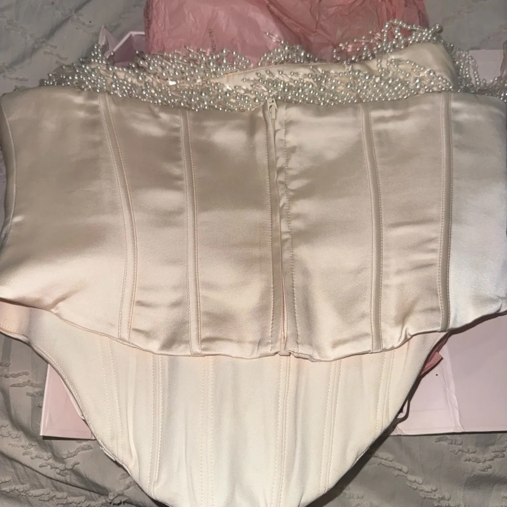 House of CB “Aubrie” corset top ( 2 piece)
Will ship with box - Picture 4 of 11